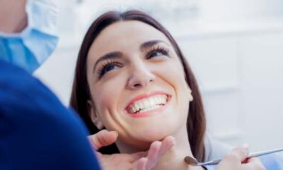 保健小妙招：牙齿的白净提升个人的好感 美白牙齿平时多嚼花生