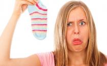 ​突发性脚臭的原因 预防脚臭少吃辛辣的食物控制情绪