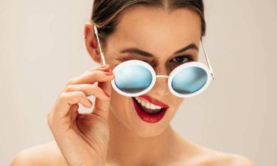 该怎么选择适合你的太阳眼镜 各种颜色太阳镜功能有所不同