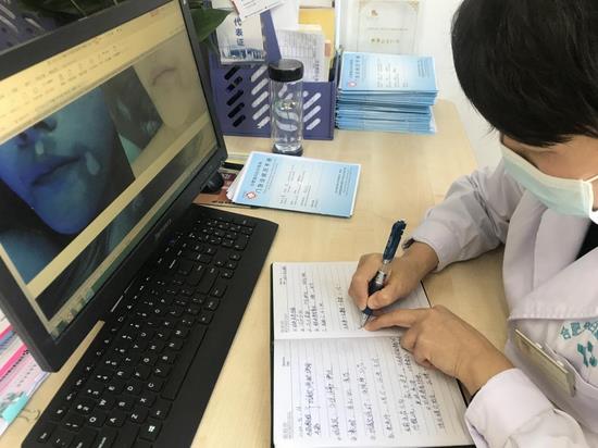 【华夏人物志】但行好事,莫问前程丨我只想做孩子最信任的白癜风治疗“齐妈妈