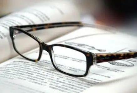 西安普瑞眼科医院好吗？戴眼镜VS近视手术，四个对比让你不纠结