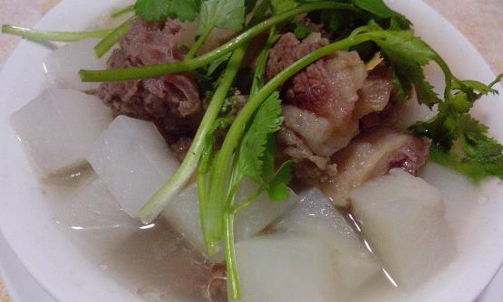 女性容易气血不足手脚冰冷 推荐八种补气血的食谱来调理