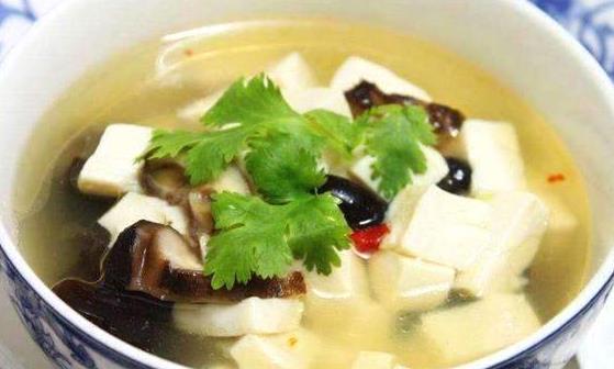 女性容易气血不足手脚冰冷 推荐八种补气血的食谱来调理