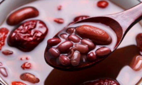 女性容易气血不足手脚冰冷 推荐八种补气血的食谱来调理