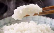 ​吃主食时容易犯的3 个错误 糙米香肠豌豆煲仔饭绝对美味