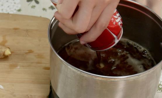 可乐煮姜水喝功效众多 可乐煮姜的做法