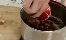 ​可乐煮姜水喝功效众多 可乐煮姜的做法