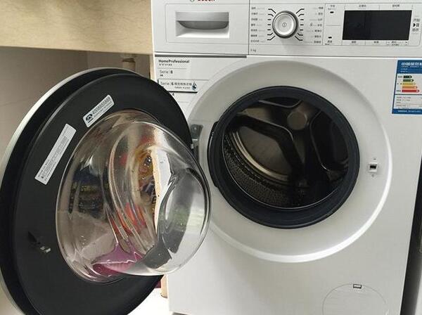 刚洗好的衣服总是会沾满毛絮原因 简易清洁洗衣机方法小窍门