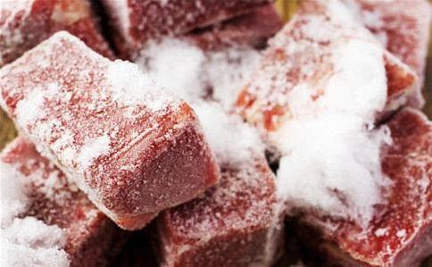 不同类型的肉冷冻保存时间不同，吃僵尸肉有危害吗，如何辨别