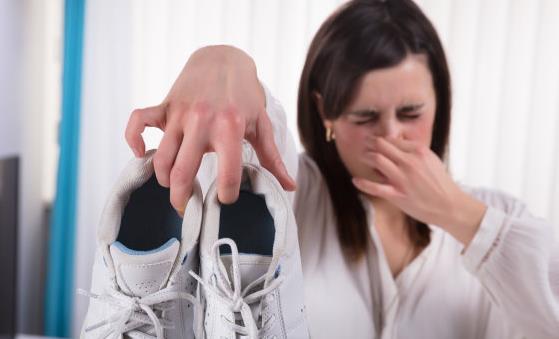 脚臭反复或与7个习惯有关 若不避开或难逃臭