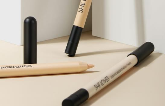 遮瑕笔和粉饼哪个应该先用 遮瑕笔怎么遮黑眼圈