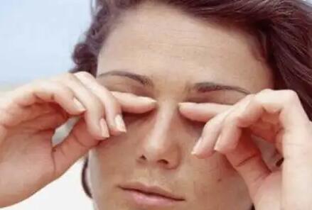眼角痒是怎么回事越揉越痒用什么药